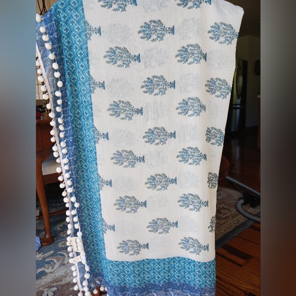 Playa Lucila Blue and White Patterned Beach Sarong/coverup EUC